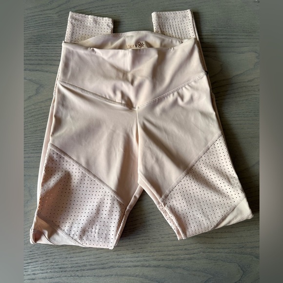 NWT- L’urv Mesh Blush Leggings - Size XS - Picture 8 of 8